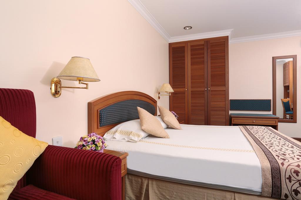 Hotel Sentosa Kuala Belait Szoba fotó